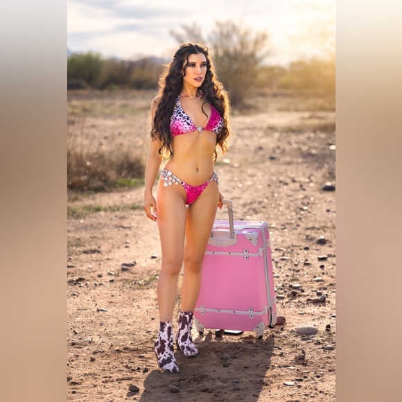 Wild Mansion Party suit by Wild Sea Star. True to size comes in S-L - Picture 5 of 8